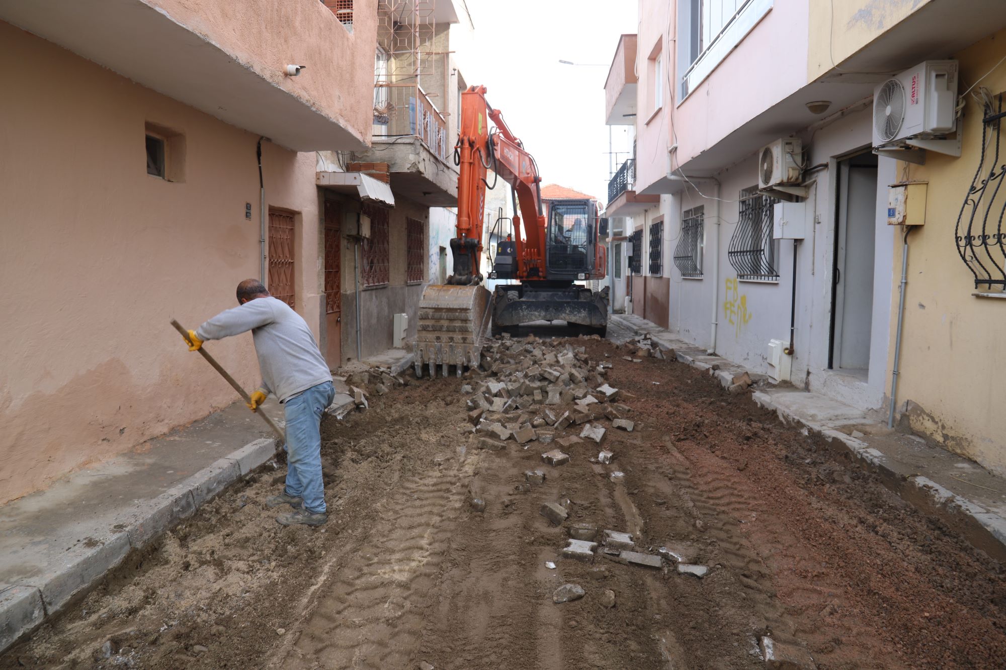 Turgutlu Belediyesi Ekipleri Üstyapı Çalışmalarıyla Kentin Her ...