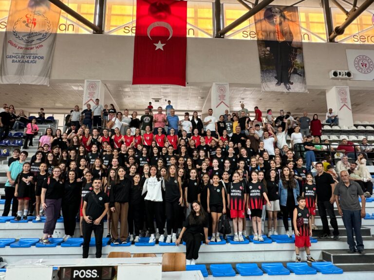 Filede Galip Turgutlu Belediyesi Kadın Voleybol Takımı Oldu