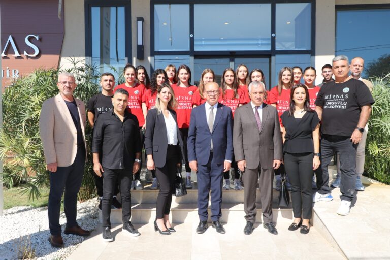 Turgutlu Belediyesi Kadın Voleybol Takımının Göğüs Sponsoru Mirnas Bahçeşehir Turgutlu Oldu