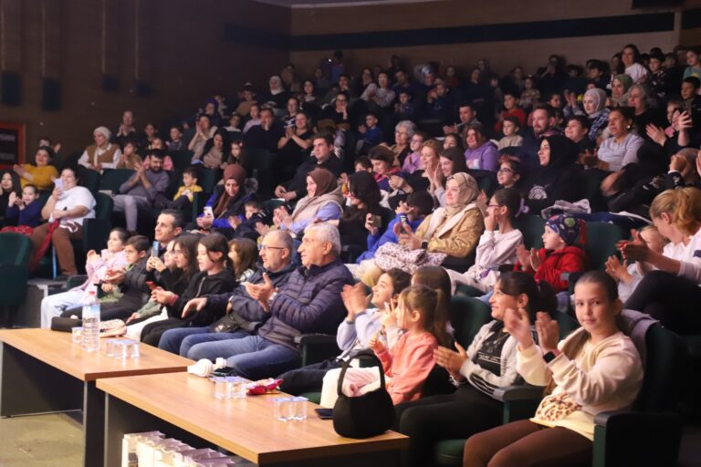 Turgutlu Belediyesinin Ara Tatil Hediyesi Çocukların Yüzünü Güldürdü