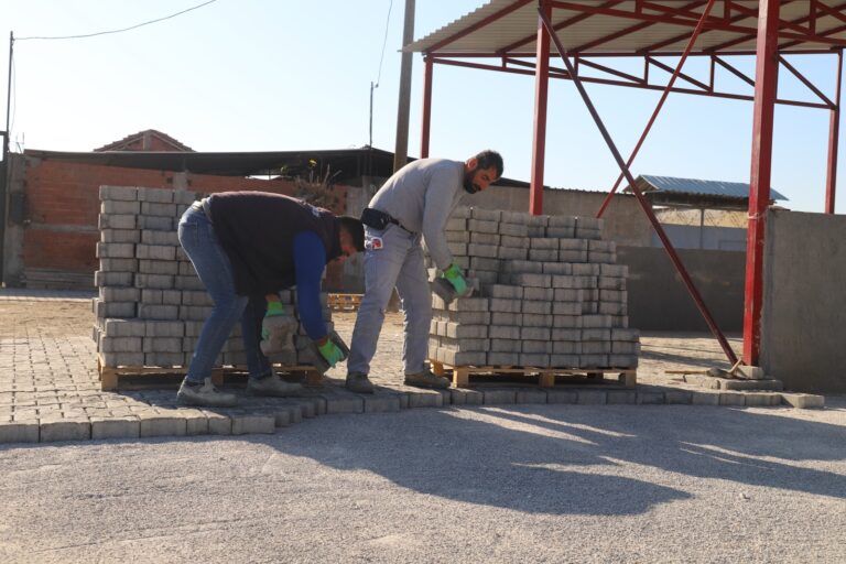 Turgutlu Belediyesi Fen İşleri Müdürlüğü Ekipleri Eş Zamanlı Çalışmalarını Sürdürüyor