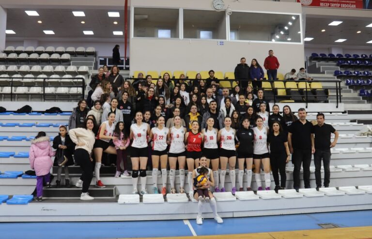 Filede Galip Turgutlu Belediyesi Kadın Voleybol Takımı Oldu